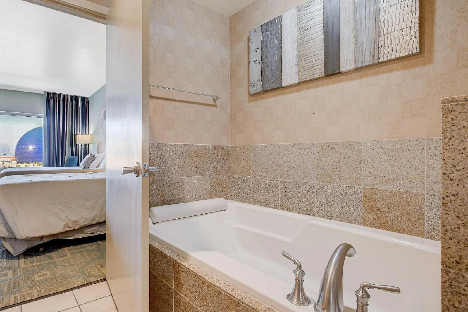 Modern Oasis Steps Away From The Las Vegas Strip