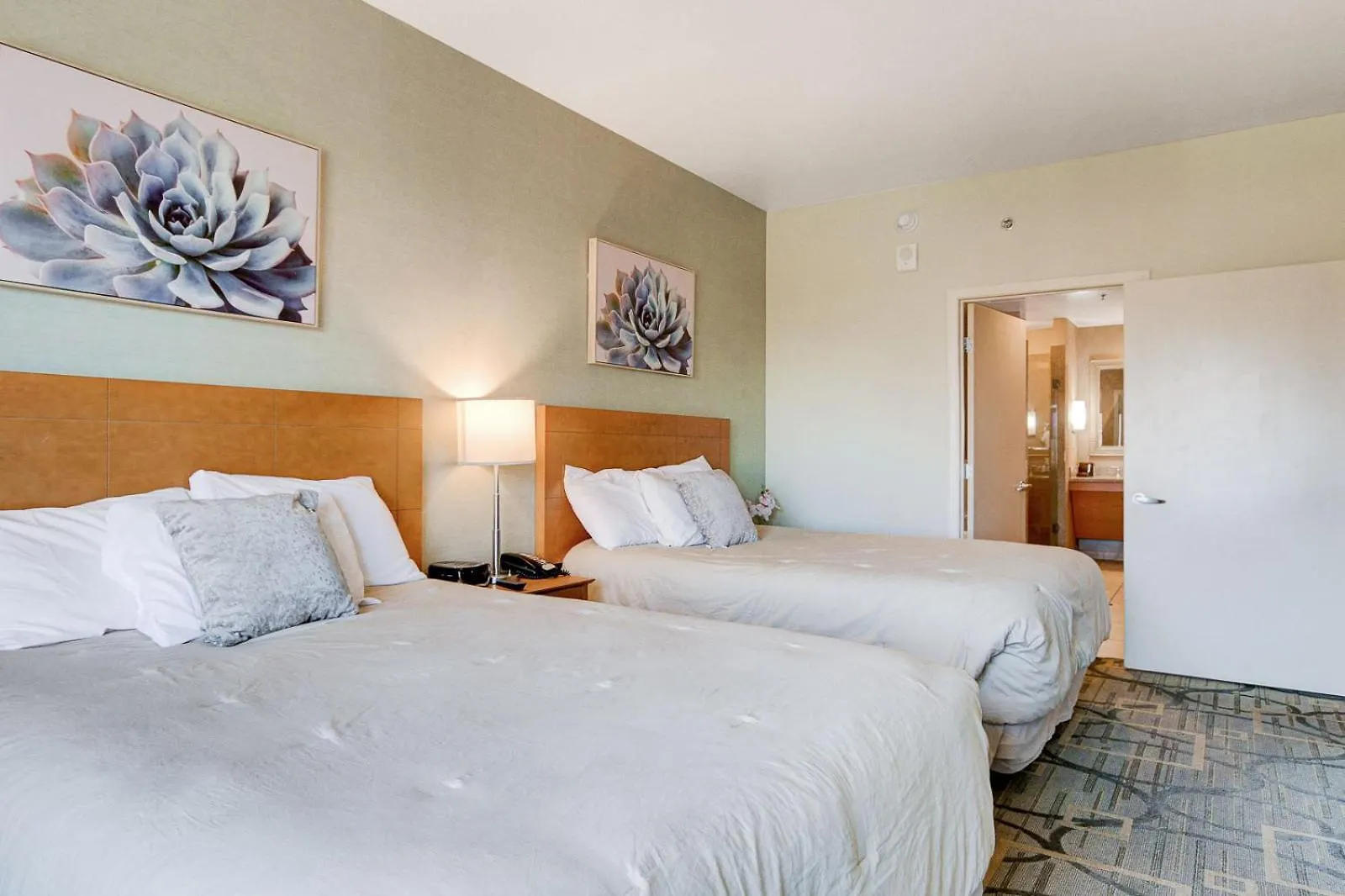 Modern Oasis Steps Away From The Las Vegas Strip